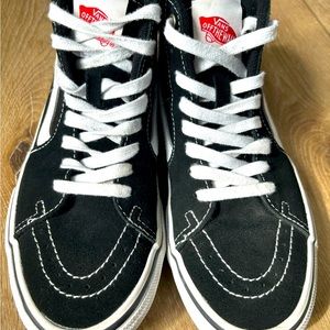 Van’s SK8-HI SHOE. Black high top Men’s 5.5 fits womens 7